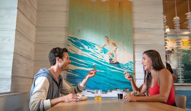 Universal’s Endless Summer Resort  Surfside Inn and Suites - Beach Break Cafe  Couple dining